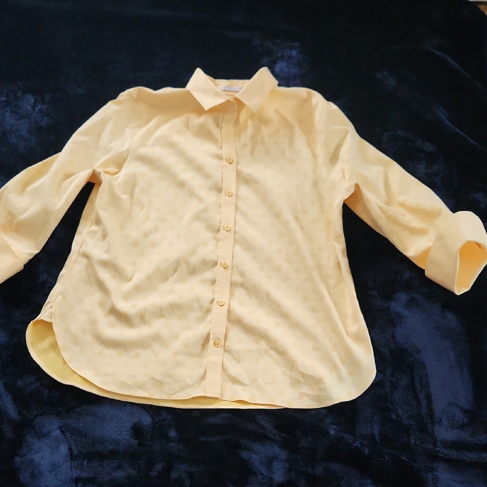 Chico's Light Yellow  Button Down Shirt Sz 2 (xl)